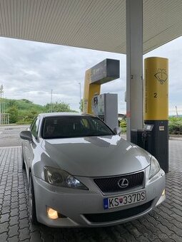 Predám Lexus is220d