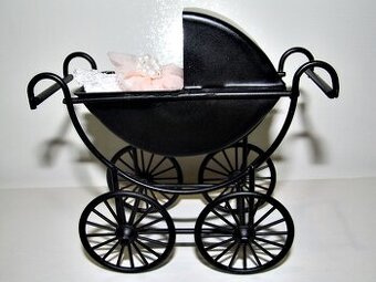 Mini kočárek pro malé panenky,viktoriánský styl.