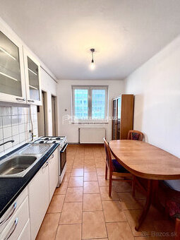 Ponúkame Vám na prenájom 3 izbový byt v centre mesta Nové Zá