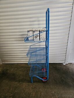 REGÁL na koliečkach - 1