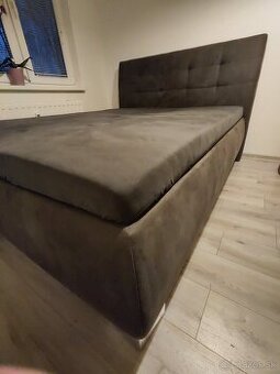 Predám manželskú posteľ 160×200 cm s roštami a matracmi