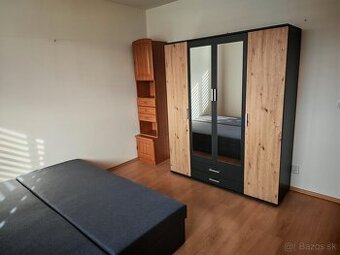 Prenajmem 2 izby v 3-izbovom byte - 1