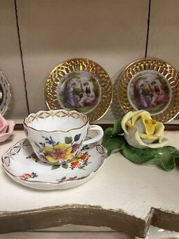 Porcelánová šaločka