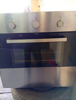 Elektrická trúba vstavaná .