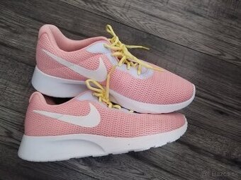 Nové tenisky zn. Nike veľ. 41