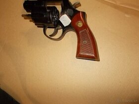 Revolver Taurus M-82 Brasil - 1