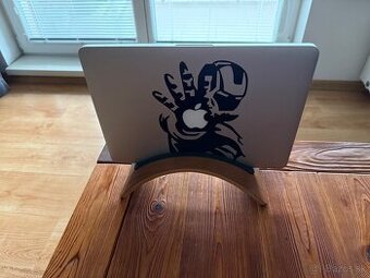 Predám drevený stojan na notebook