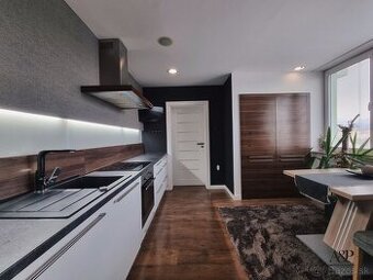 NA PRENÁJOM LUXUSNÝ 3 IZB. BYT S 2 LOGGIAMI V CENTRE MESTA,