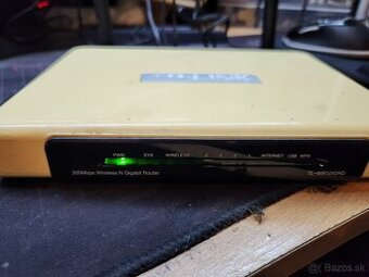 Stary Router s USB 2 antenky 15e