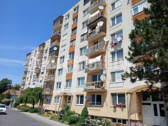 Priestranný 3-izbový byt s balkónom – Hviezdoslavova ulica,