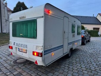 KARAVAN OBYTNÝ PRÍVES ADRIA ROK 2002