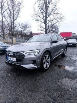 Audi Etron 55 - 300kW, baterie 96kW, moznost rychlodobijeni