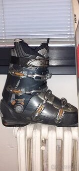 Predám lyže a lyžiarky