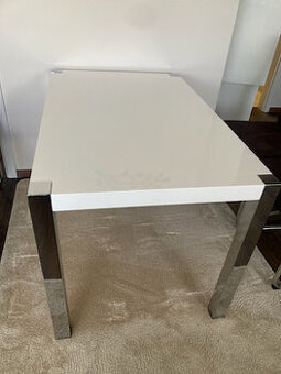 Kuchynský jedálenský stôl