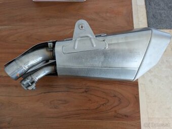 Výfuk na motorku BMW