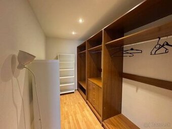 Prenajmeme nezariadený 4-podlažný rodinný dom v Dúbravke