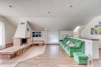 4-izbový rodinný dom s nebytovým priestorom v obci Pavlice