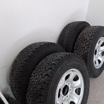 Offroad pneu Nissan Terrano 2