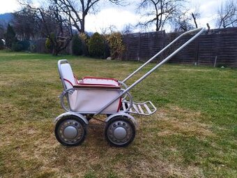 Starý športový kočík