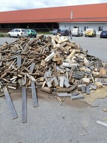 Lacné palivové drevo, odrezky zo suchých dosák a hranolov