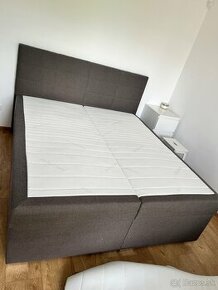 Manželská postel boxspring s úložným priestorom