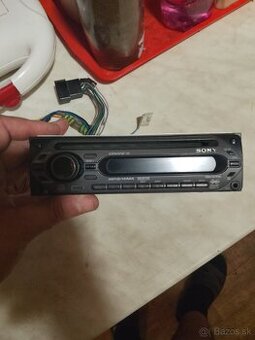 Ako nove kompletne funkcne autoradio.Sony 4x50w 100dB+
