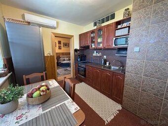 NOVÁ CENA  Veľký 3-izbový byt s balkónom, kompletná rekonšt