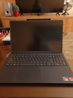 Dell Vostro 3515 - poškodený, no má nové diely