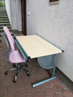 stôl a stolička pre školáka