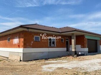 PREDAJ domov pri golfovom ihrisku RED OAK - Lužianky