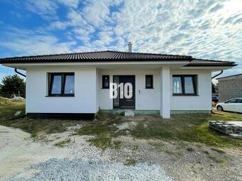 4 izbový bungalov  na 661m2 pozemku v obci Zbehy