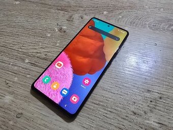 Samsung A51 128gb v super stave ma len velmi jemne znamky po