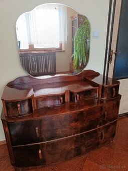 Zrkadlová komoda