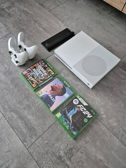 Xbox One S 1TB + 2 ovládače + hry (FIFA 22, FIFA 24, GTA V)