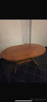Predám masivný drevený stôl