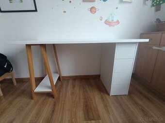 Pracovný/písací stôl