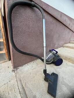 Vysávač – funkčný, lacno