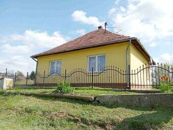 Predáme rodinný dom so záhradou v obci Dubník, okres Nové Zá