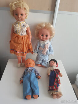 Retro bábiky a starožitná drevená kolíska pre bábiky