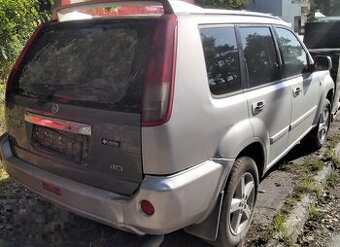 Nissan Xtrail 2.2 dCi T30 2004 predám PIATE DVERE a iné diel