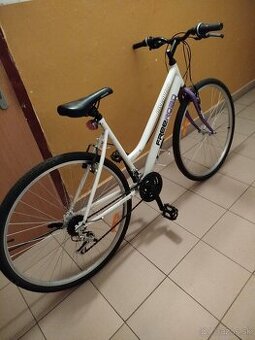Dámsky trekovy bicykel