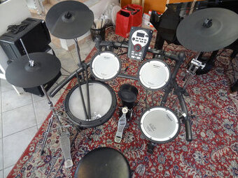 Roland TD-11 el. bicie málo používané s mesh headmi