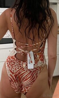 Guess plavky stali 190 eur