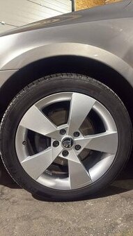 Predám letnú sadu kolies 225/45/R17 Originál Škoda 5x112
