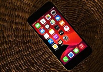 iPhone SE 2020, 128 GB, white / stav ako nový / ZNIŽENá CENA