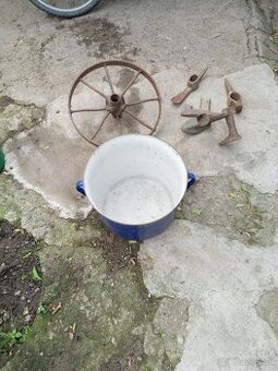 Staré liatinové hrnce