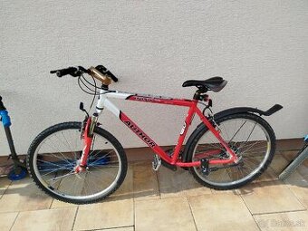 Predám tento zachovalý bicykel po mänšej kolízii 🙂