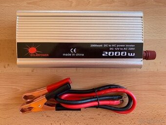 Menič napätia 2000 W z 12 V na 220 V