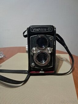 Predavam fotoaparát a hodiny