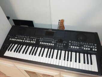 YAMAHA PSR SX600